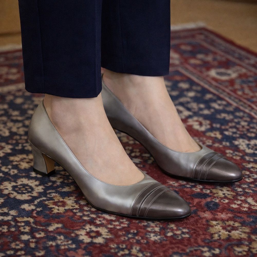 Vintage Salvatore Ferragamo Women’s Pumps Size 10.5 AAAA Extra Narrow Italy